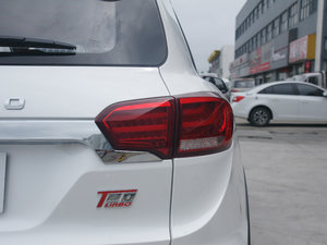 2017款1.5T 手动炫动版 尾灯