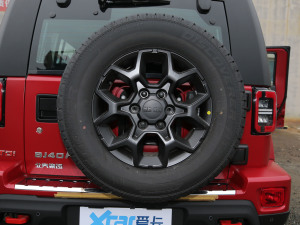2021款2.0D 自动四驱刀锋英雄版侠客型 前后电控锁 备胎