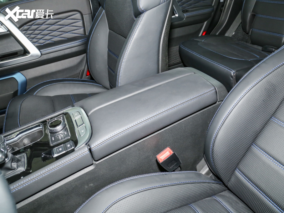 2023BJ40 2.0D Ԅ(dng)(q)hӢ۰?zhn)b