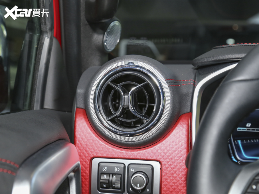 2023BJ40 2.0T ԄЫC˰b