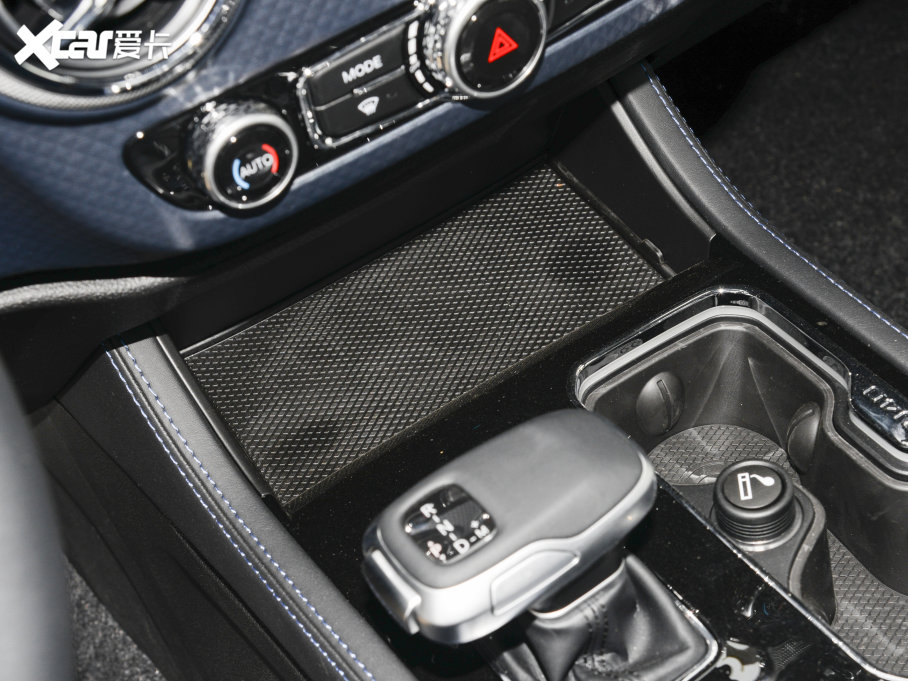 2023BJ40 2.0D Ԅ(dng)(q)hӢ۰?zhn)b(ǰ늿i)