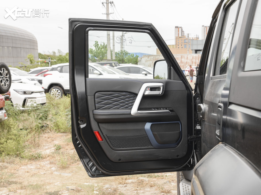 2023BJ40 2.0D Ԅ򌵶hӢ۰b(ǰ늿i)