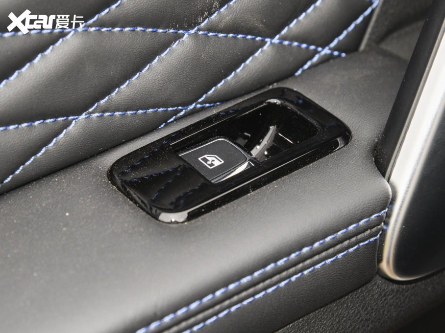 2023BJ40 2.0D Ԅ(dng)(q)hӢ۰?zhn)b(ǰ늿i)