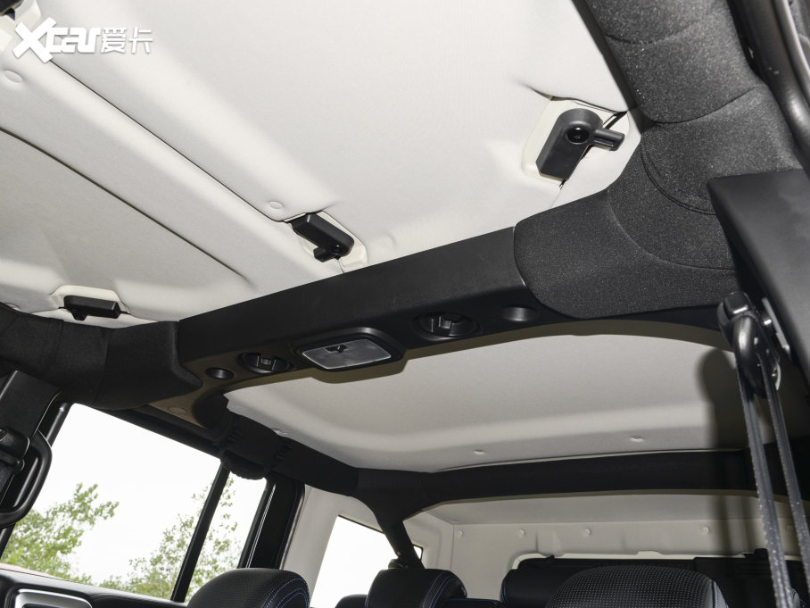 2023BJ40 2.0D Ԅ򌵶hӢ۰?zhn)b(ǰ늿i)