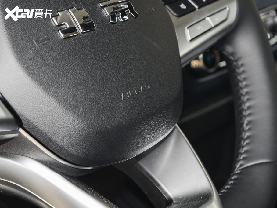 2023BJ40 2.0D Ԅ(q)hӢ۰?zhn)b(ǰ늿i)