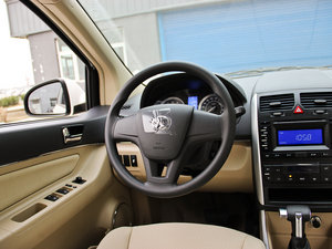 2013款1.5L 自动乐天版 中控区