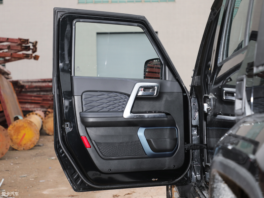 2018BJ40 PLUS 2.3T Ԅ V