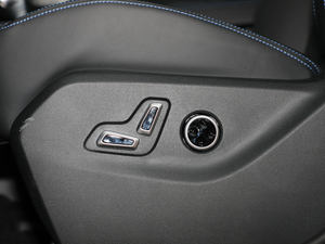 2018PLUS 2.3T Ԅ V {{