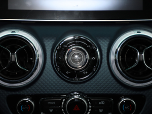 2018PLUS 2.3T Ԅ V п؅^