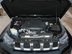 2018款PLUS 2.3T 自动四驱尊享版 国V 发动机