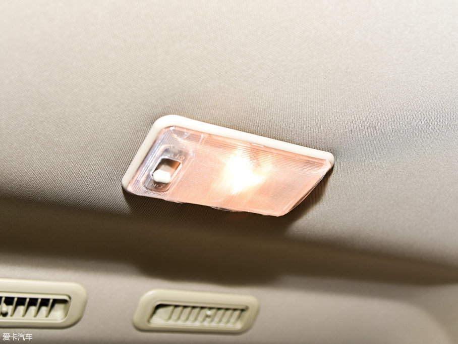 2017������M50F 1.5L �քӺ��A��