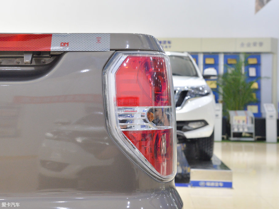 2017۪{F16 2.2L ̓򌌍 V