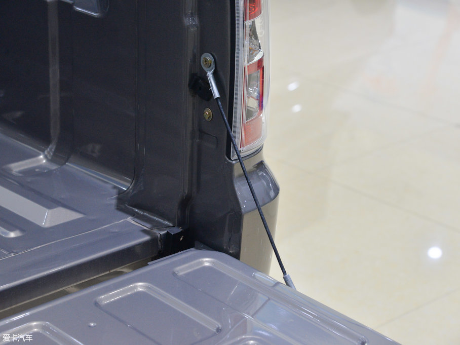 2017۪{F16 2.2L ̓򌌍 V