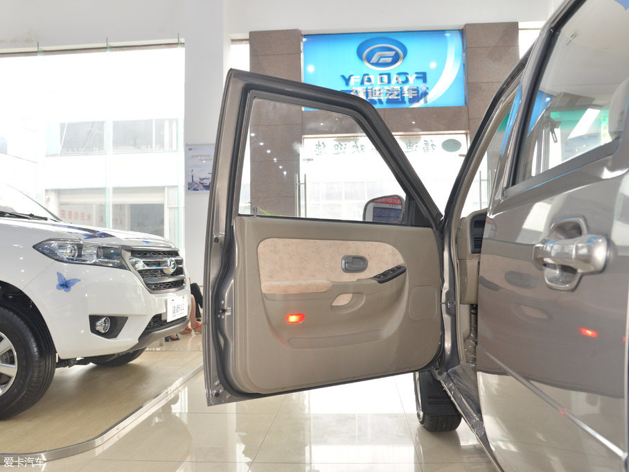 2017۪{F16 2.2L ̓򌌍 V