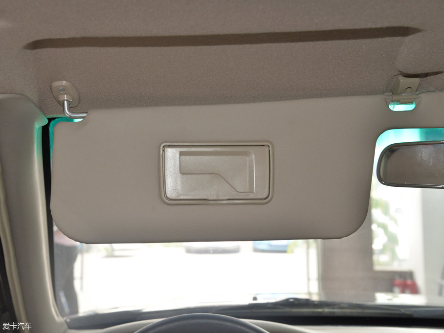 2017۪{F16 2.2L ̓򌌍 V