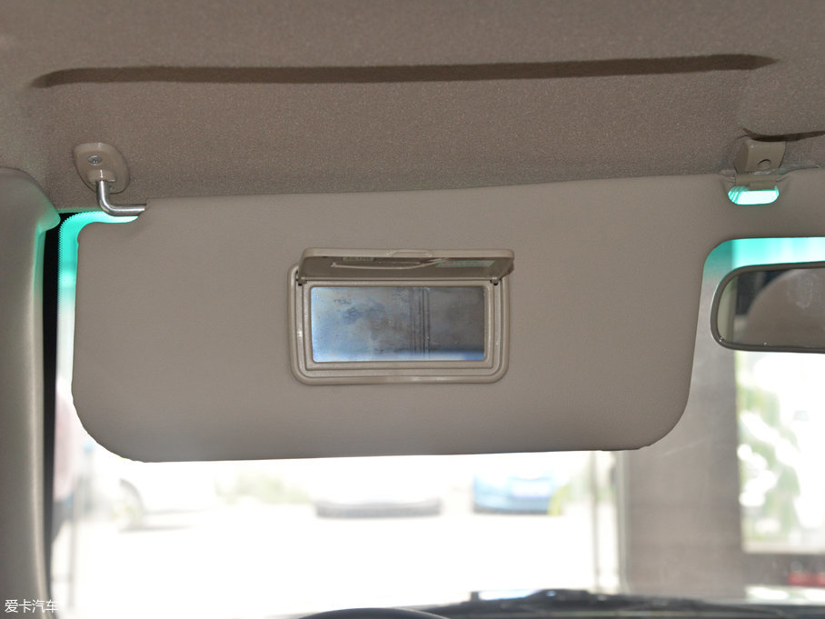 2017۪{F16 2.2L ̓򌌍 V