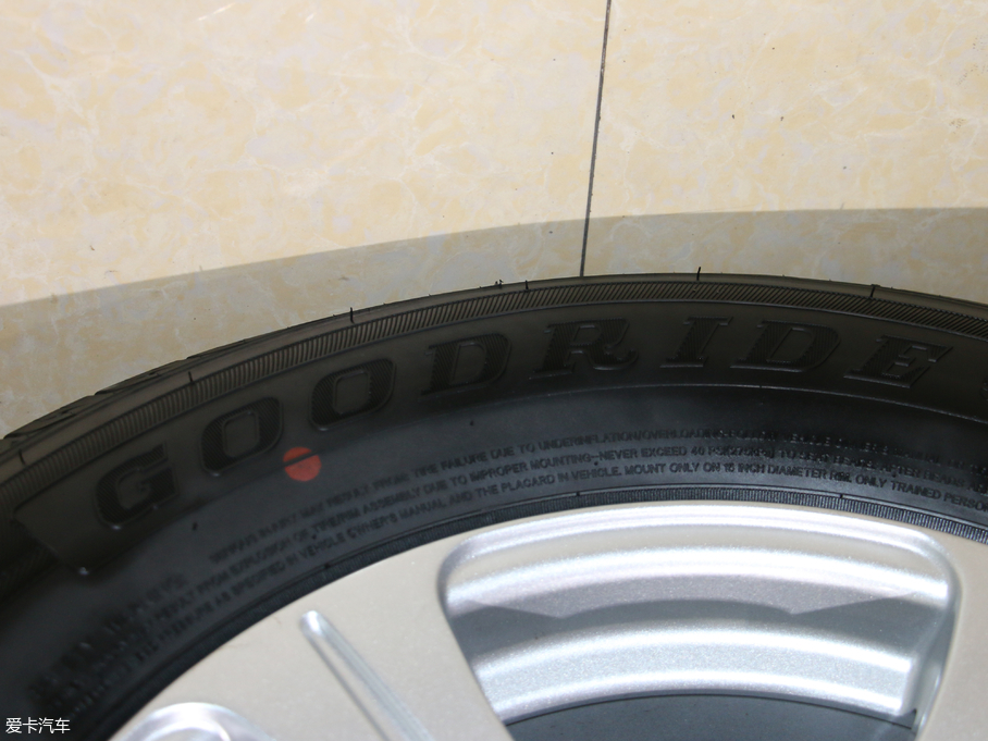 2017۪{F16 2.2L ̓L V