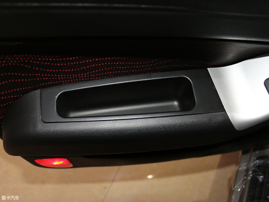 2017۪{F16 2.2L ̓L V