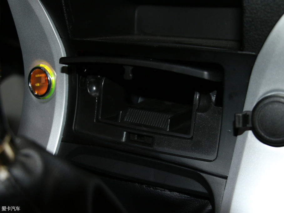 2017۪{F16 2.2L ̓L V