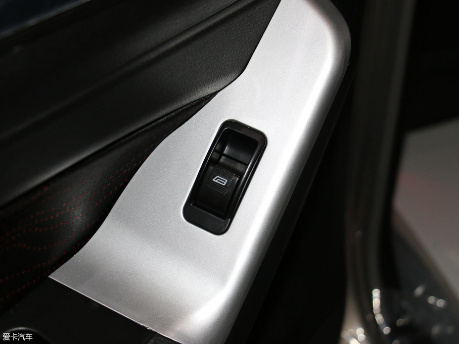 2017۪{F16 2.2L ̓L V