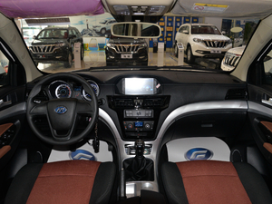 2017款2.8T 手动柴油两驱进取型 内饰全景