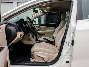 2012款1.4T 自动畅享版 前排空间
