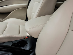 2012款1.4T 自动畅享版 中央扶手箱