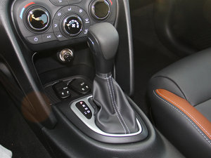 2015款1.4T 自动劲享版 换挡杆