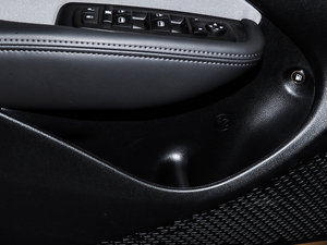 2015款1.4T 手动悦享版 前门储物空间