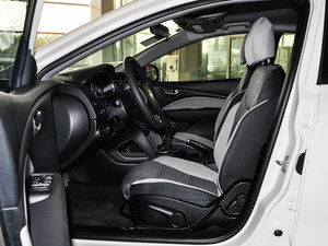 2015款1.4T 手动悦享版 前排空间