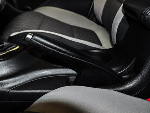 2015款1.4T 手动悦享版 驻车制动器