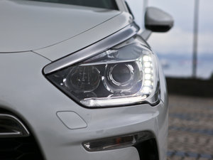 2013款1.6T 自动尊享版 THP200  大灯