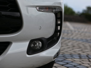 2013款1.6T 自动尊享版 THP200  前雾灯