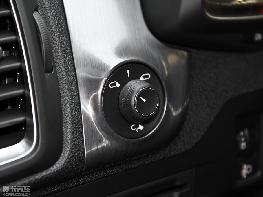 2014��DS 5 1.6T �ԄӺ��A�� THP160