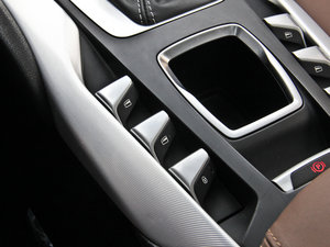 2014款1.6T 自动尊享版 THP200 主驾车窗控制区	