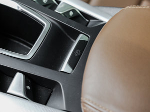 2015款1.8T 尊享版THP200 驻车制动器