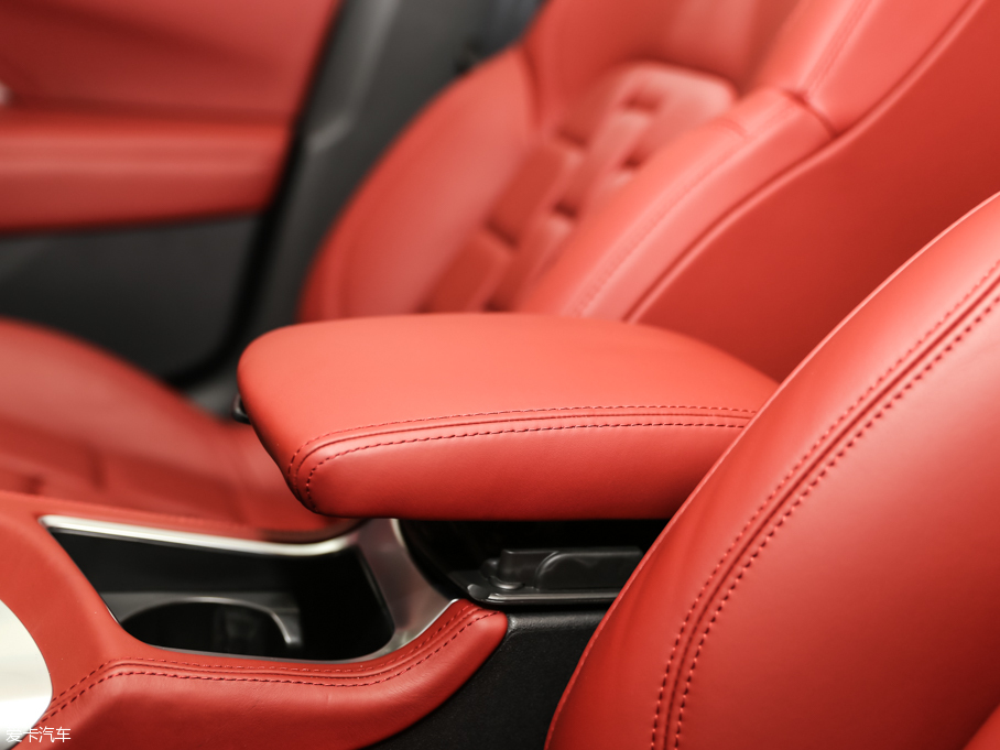 2016��DS 4S THP200 ������