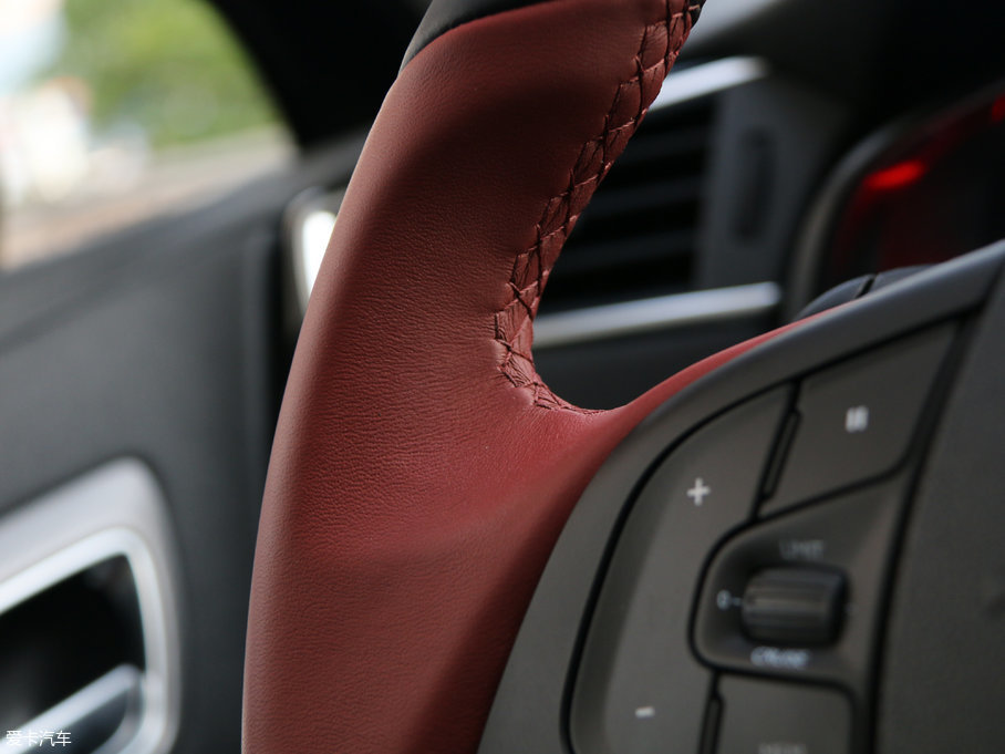 2018��DS 4S 30THP P-Line��