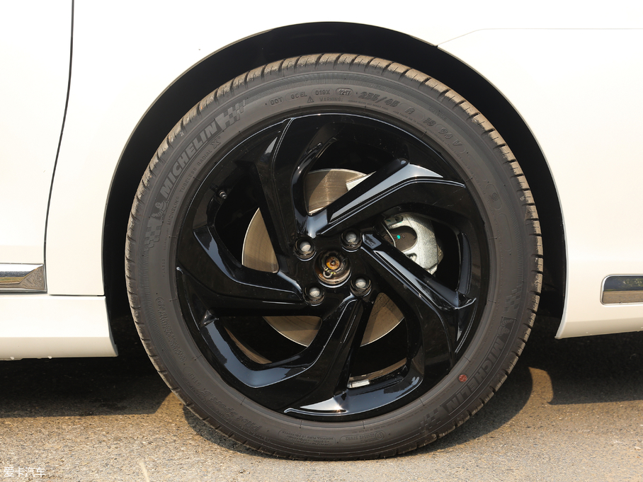 2018DS 4S 30THP P-Line