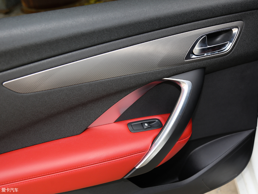 2018DS 4S 30THP P-Line