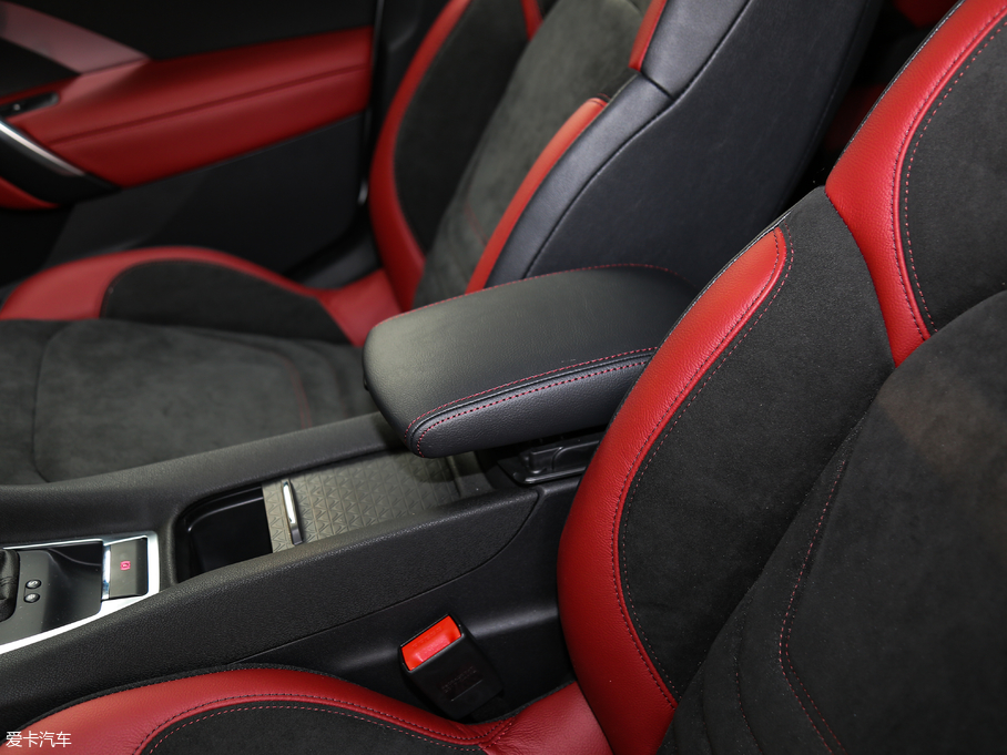 2018DS 4S 30THP P-Line