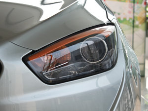 2012款1.5L 手动豪华版 大灯