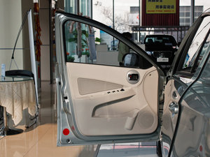 2012款1.5L 手动豪华版 驾驶位车门