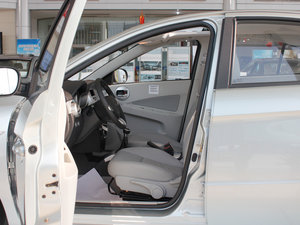 2012款1.5L 手动豪华版 前排空间