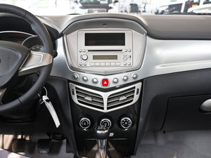 2012款1.5L 手动豪华版 中控台