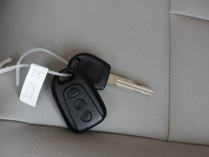 2012款1.5L 手动豪华版 车钥匙