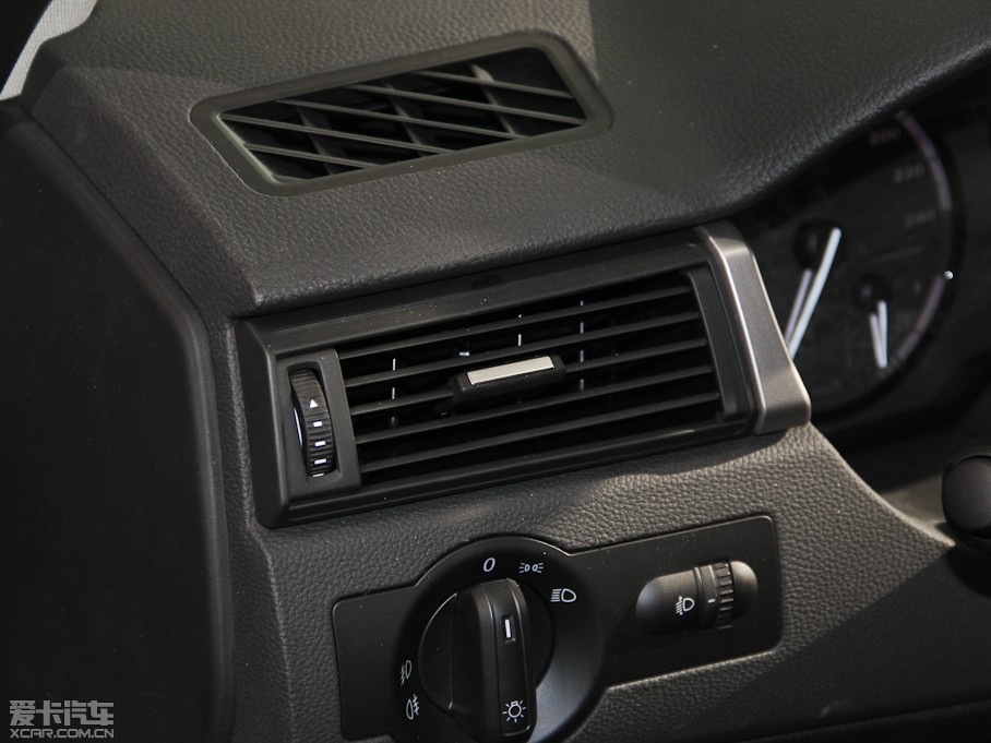 2015^3SUV 1.6T Ԅ(dng)̈́(dng)