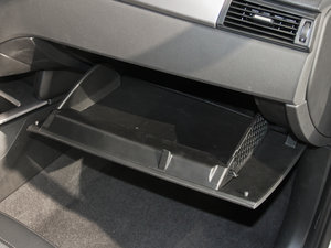 2015款1.6T 自动型动派 手套箱