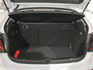 2015款1.6T 自动型动派 行李厢空间