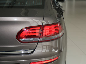 2016款1.6L 自动致悦型 尾灯